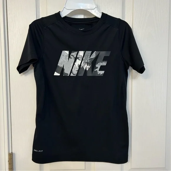 Nike big boys Dri-Fit short sleeve top Size M in Black - Picture 1 of 4